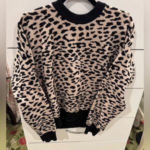 T TAHARI Women’s leopard print sweater. Size XL. Never worn!